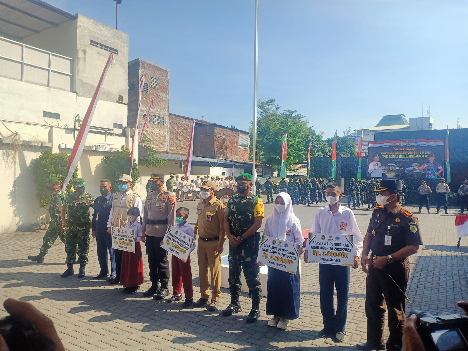 Sekretaris Pengadilan Negeri Yogyakarta Menghadiri Upacara Pembukaan TNI Manunggal Membangun Desa (TMMD) Sengkuyung Tahap II Tahun 2022