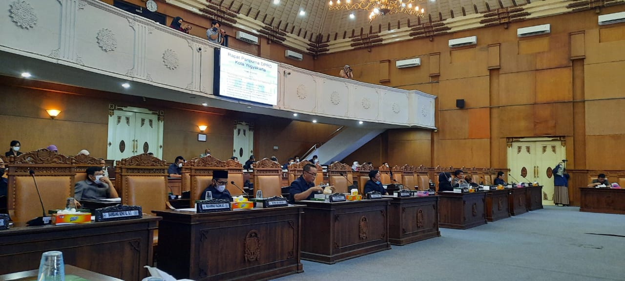 Panitera Muda Hukum Pengadilan Negeri Yogyakarta Menghadiri Rapat Paripurna DPRD Kota Yogyakarta