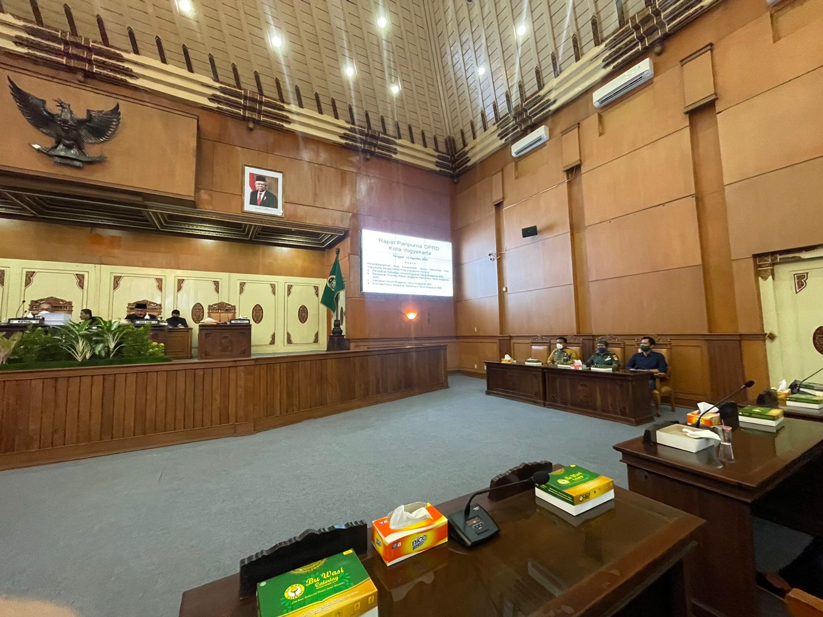 Panitera Muda Hukum Menghadiri Rapat Paripurna DPRD Kota Yogyakarta