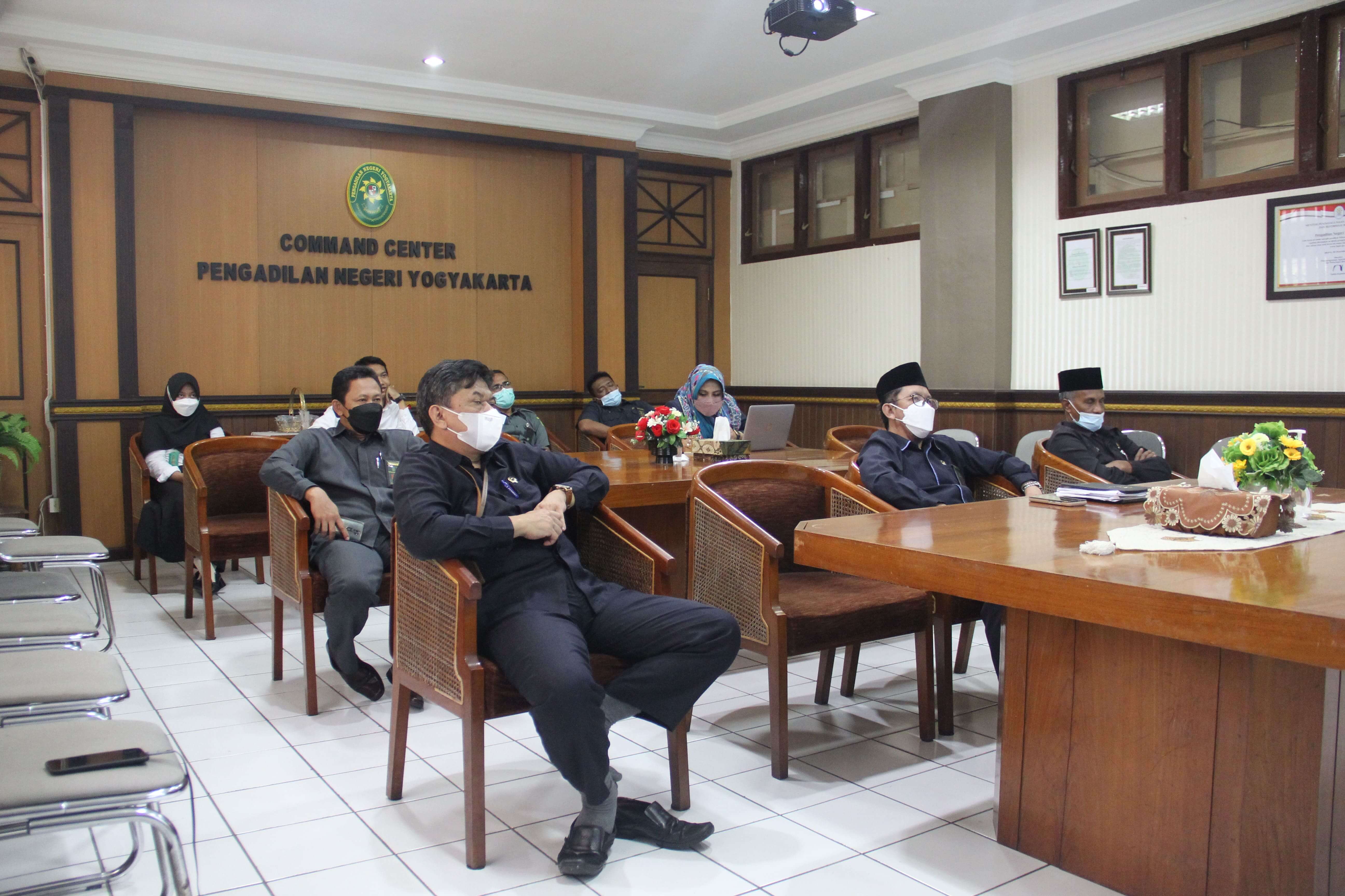 Pengadilan Negeri Yogyakarta Mengikuti Penganugerahan Keterbukaan Informasi Badan Publik se-DIY