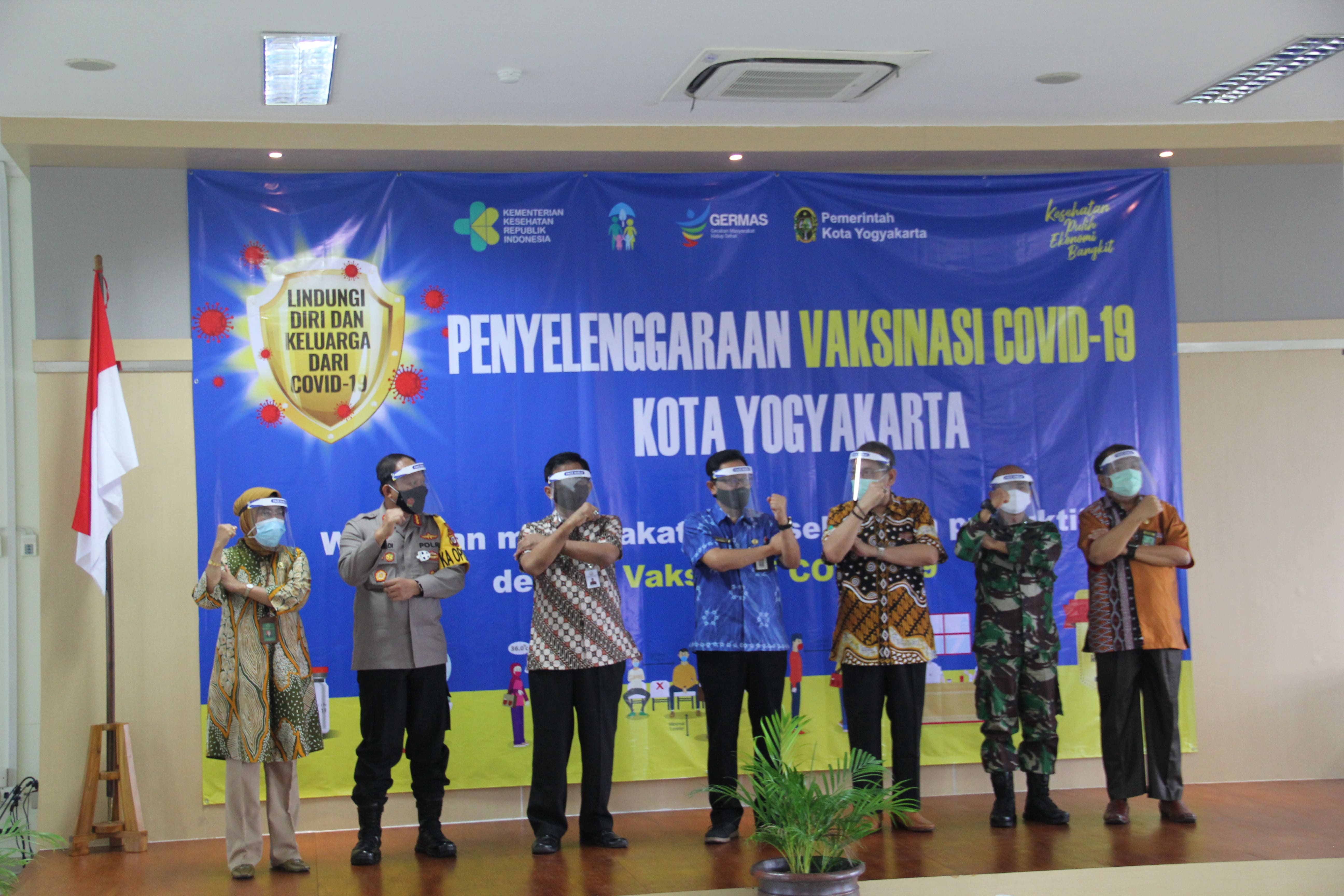 Ketua Pengadilan Negeri Yogyakarta Menjadi Penerima Pertama Vaksid Covid-19 di Kota Yogyakarta