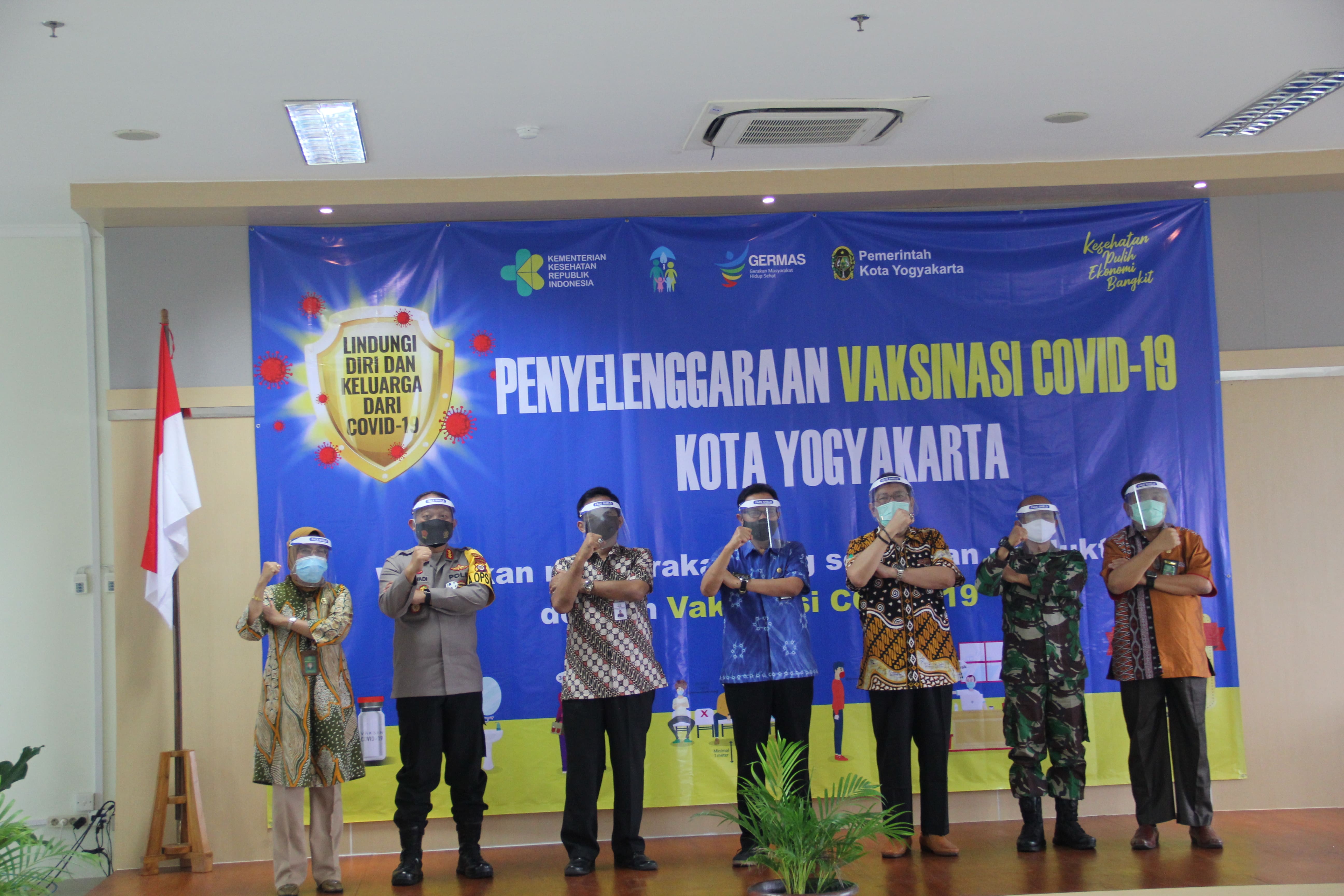 Ketua Pengadilan Negeri Yogyakarta Menjadi Penerima Pertama Vaksid Covid-19 di Kota Yogyakarta