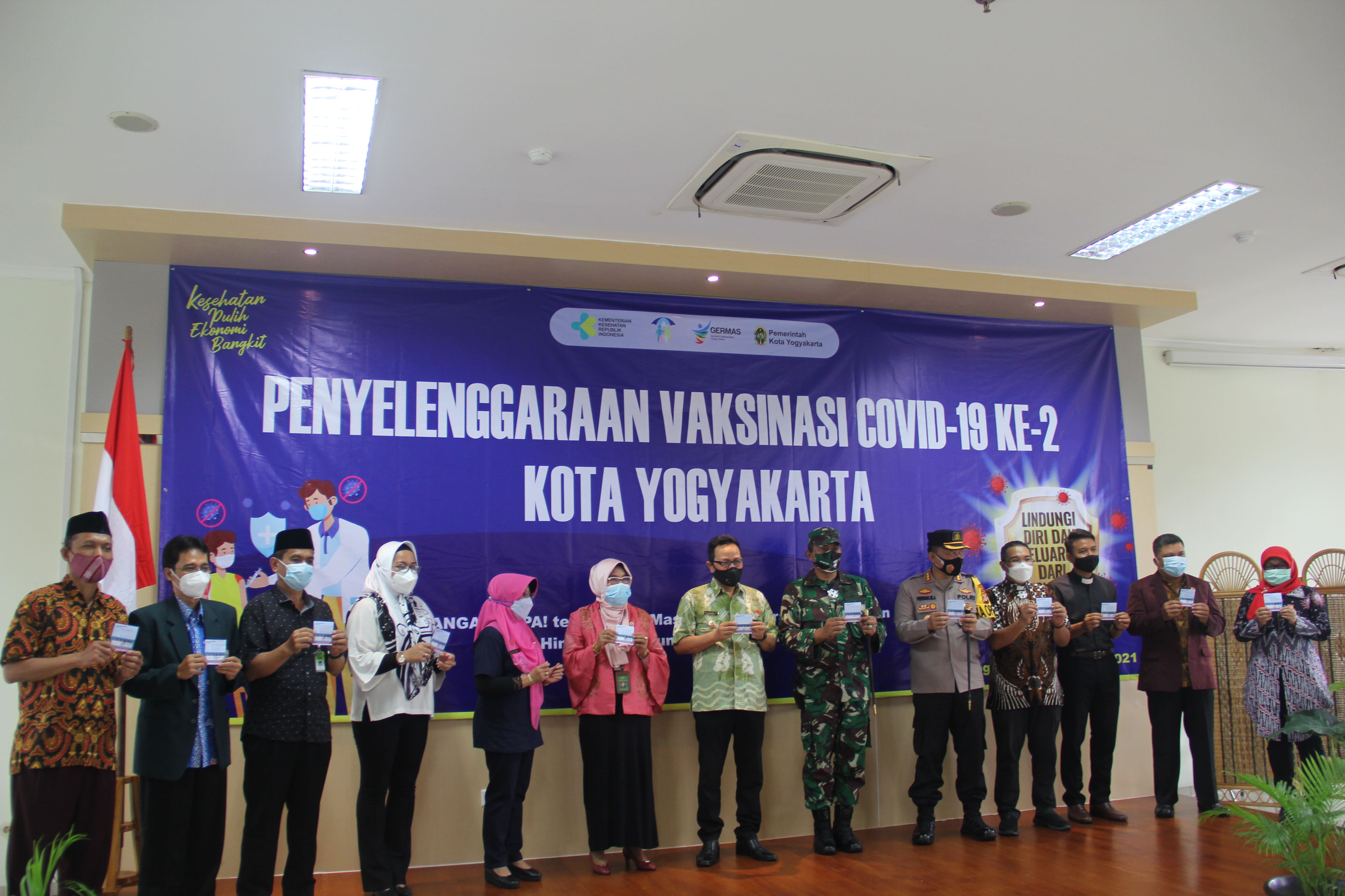 Ketua Pengadilan Negeri Yogyakarta Melakukan Vaksinasi  Covid-19 Tahap Kedua di Kota Yogyakarta