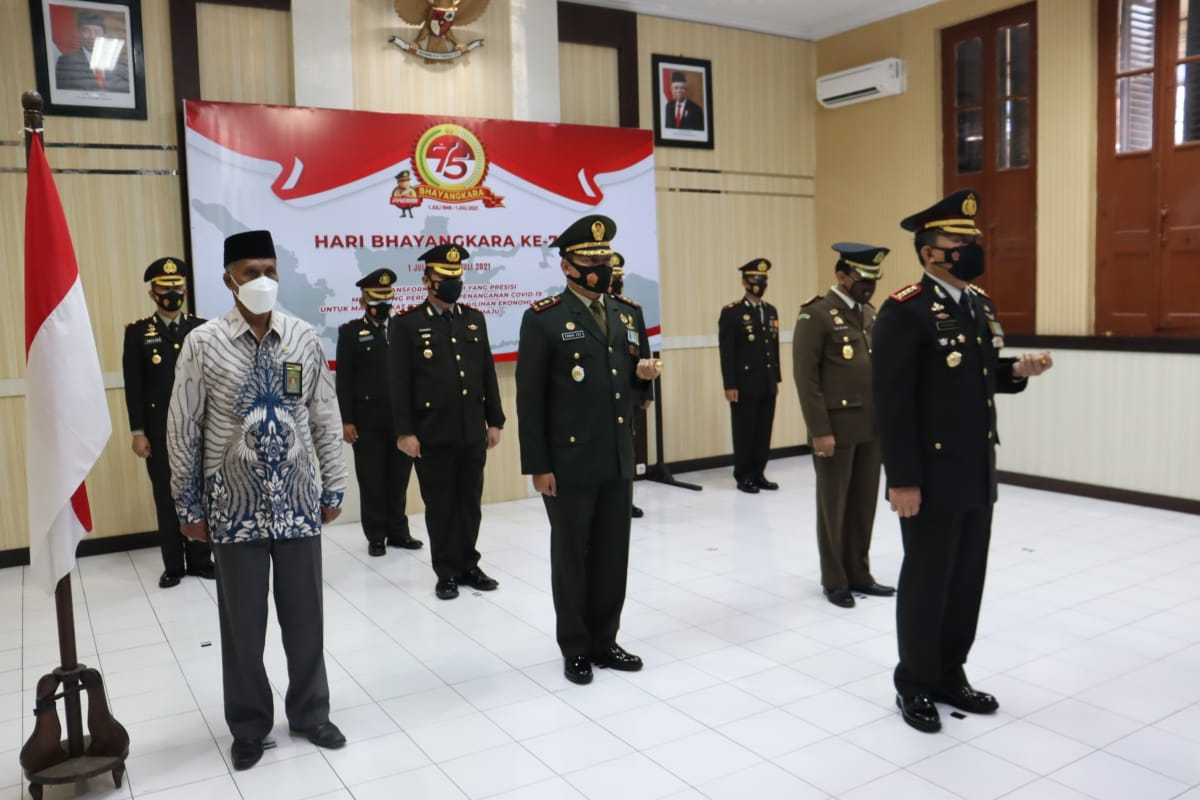 Panitera Pengadilan Negeri Yogyakarta Mengikuti Upacara Hari Bhayangkara Ke-75 Tahun 2021