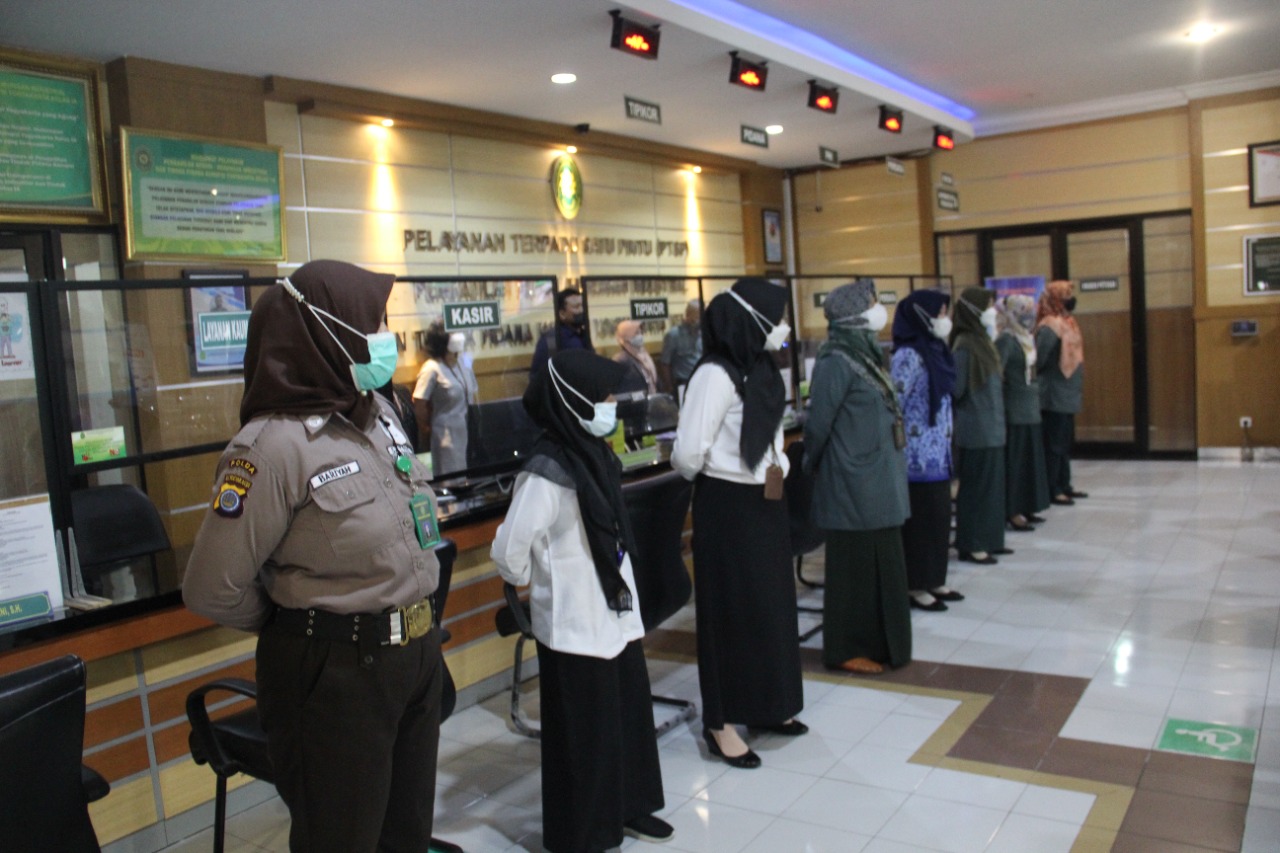 Apel Pagi Petugas PTSP Pengadilan Negeri Yogyakarta Mengawali Tahun 2022