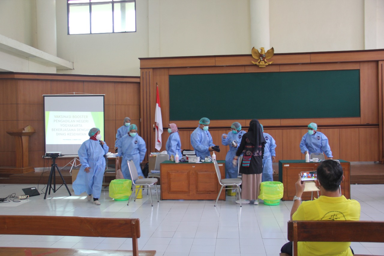 Pengadilan Negeri Yogyakarta Melakukan Vaksinasi Covid-19 Dosis Lanjutan (Booster)