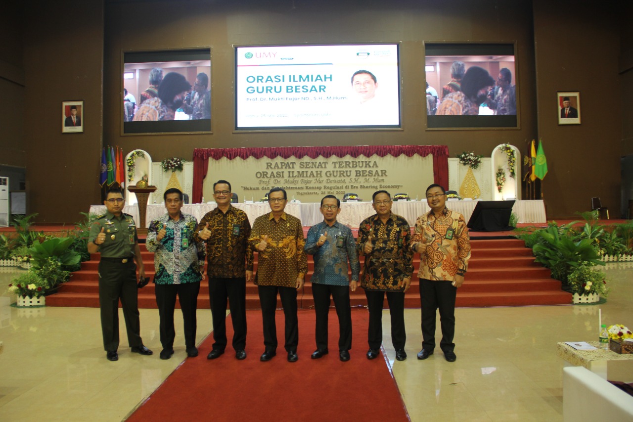 Ketua Pengadilan Negeri Yogyakarta Menghadiri Orasi Ilmiah Prof. Dr. Mukti Fajar ND, S.H.,M.Hum.