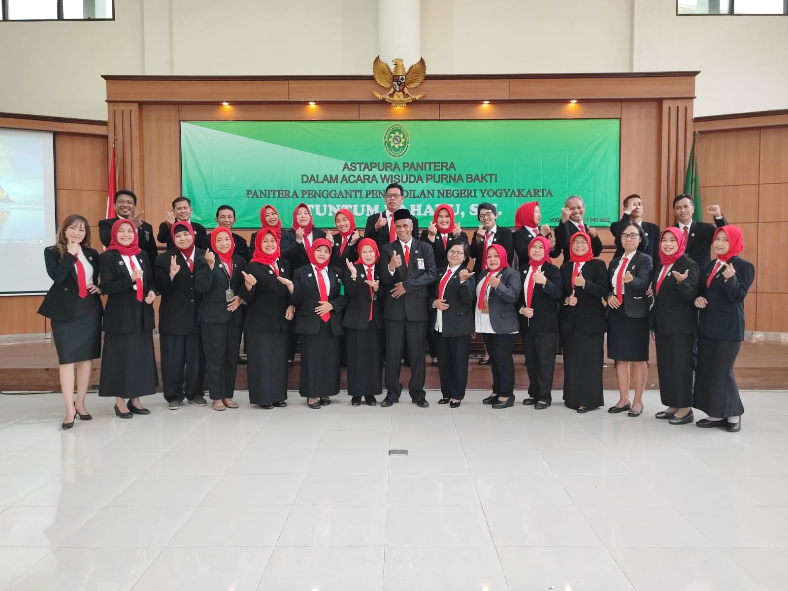 Astapura Panitera Dalam Acara Wisuda Purna Bakti Panitera Pengganti Pengadilan Negeri Yogyakarta