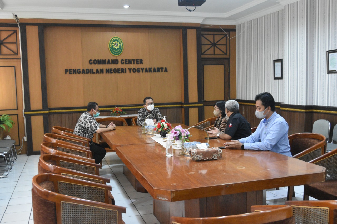 Pengadilan Negeri Yogyakarta Mendapat Kunjungan Kerja dari Fakultas Hukum UGM