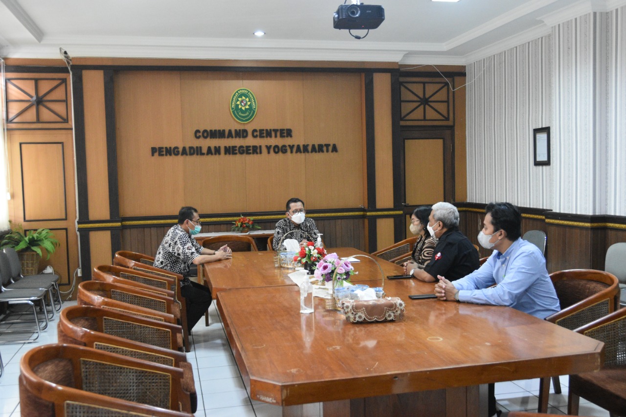 Pengadilan Negeri Yogyakarta Mendapat Kunjungan Kerja dari Fakultas Hukum UGM