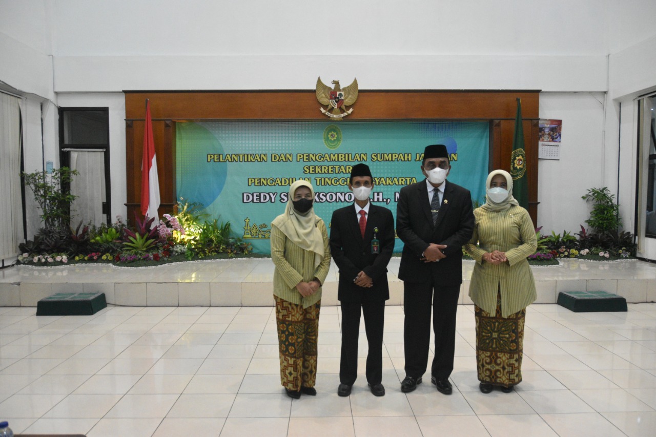 Kasubag Umum dan Keuangan Pengadilan Negeri Yogyakarta Menghadiri Pelantikan dan Pengambilan Sumpah Jabatan Sekretaris Pengadilan Tinggi Yogyakarta