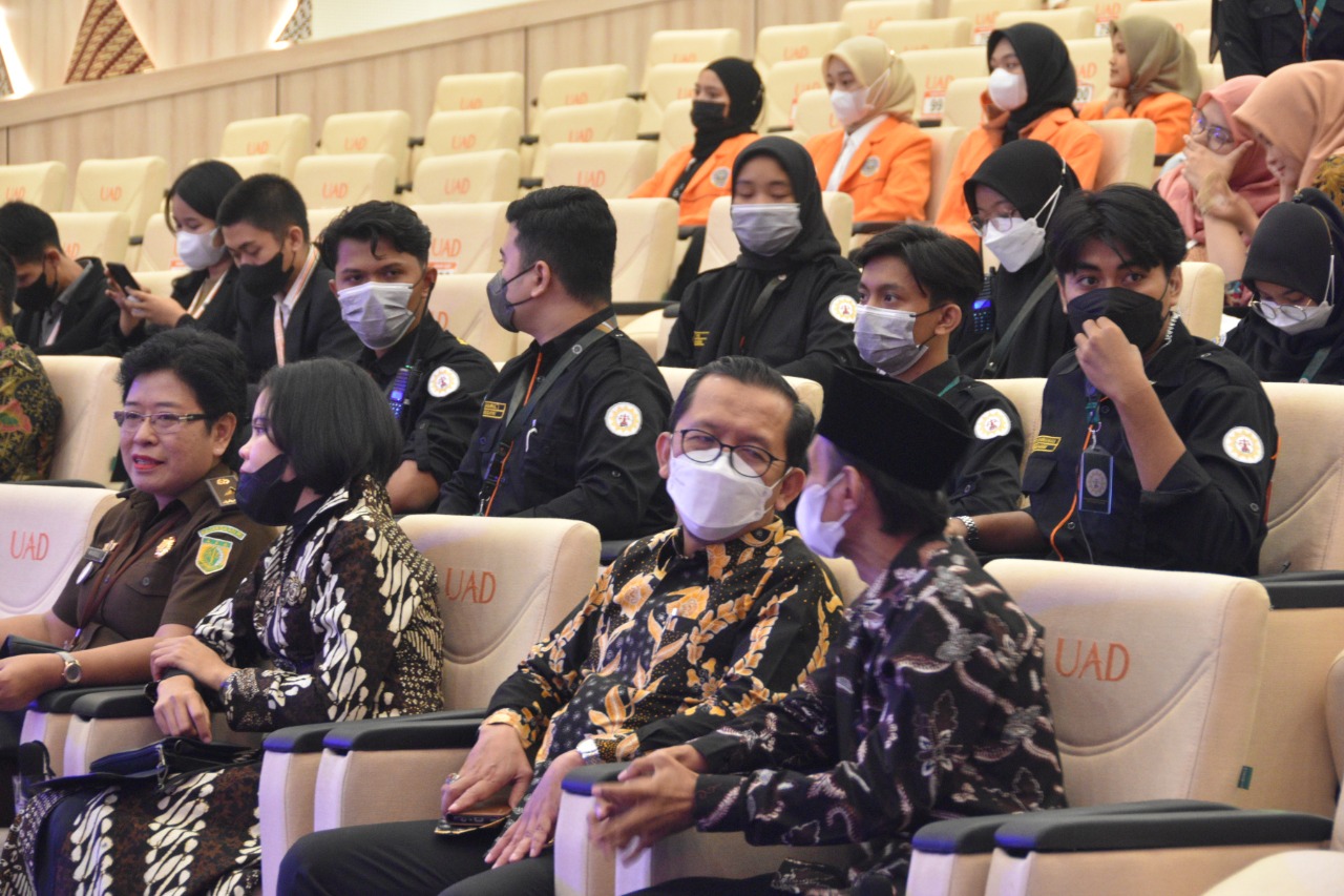Ketua Pengadilan Negeri Yogyakarta Menghadiri Closing Ceremony National Moot Court Competition Universitas Ahmad Dahlan 