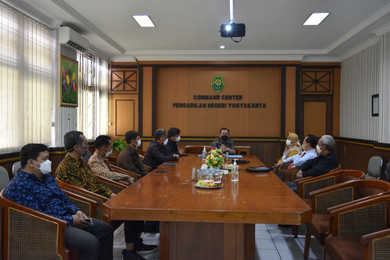 Penandatanganan Perjanjian Kerjasama antara Pengadilan Negeri Yogyakarta dengan Fakultas Hukum Universitas Janabadra dan Fakultas Hukum Universitas Proklamasi 45