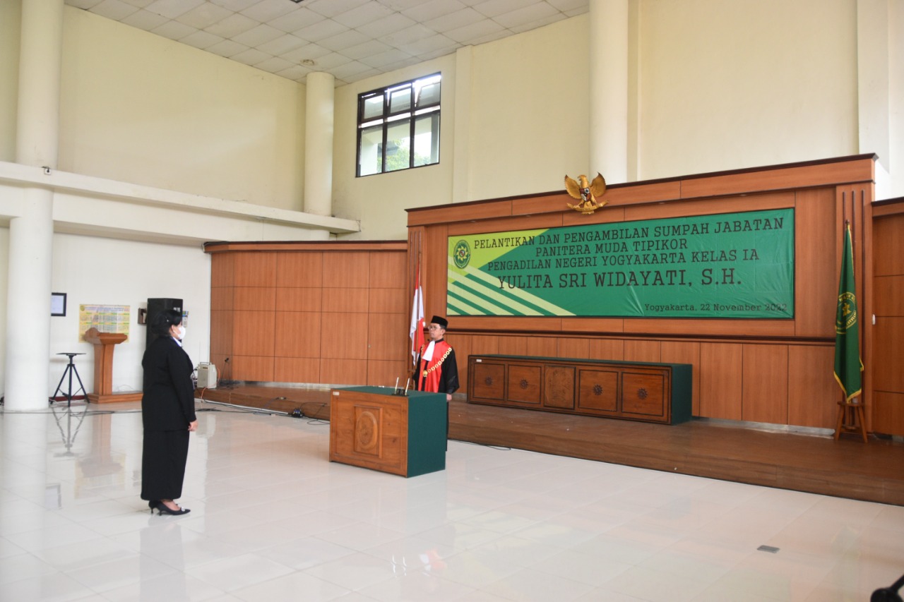 Pelantikan dan Pengambilan Sumpah Jabatan Panitera Muda Tipikor Pengadilan Negeri Yogyakarta