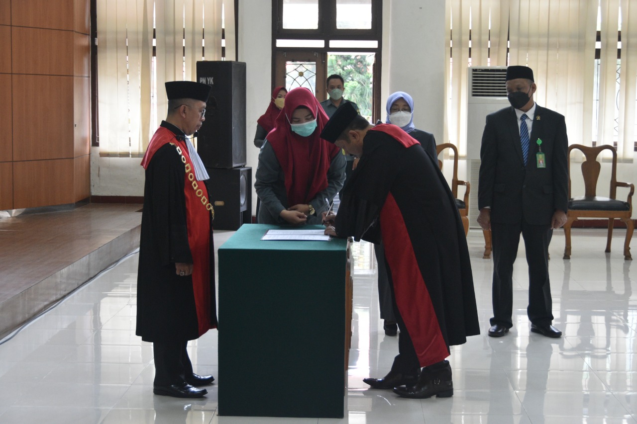 Pelantikan dan Pengambilan Sumpah Jabatan Wakil Ketua Pengadilan Negeri Yogyakarta 
