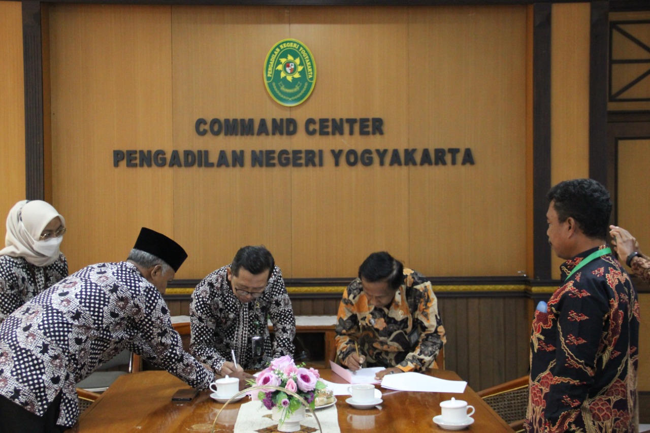 Penandatanganan Keputusan Bersama Radius Wilayah dan Besaran Biaya Panggilan/Pemberitahuan dalam Wilayah Hukum PN Yogyakarta dan PA Yogyakarta