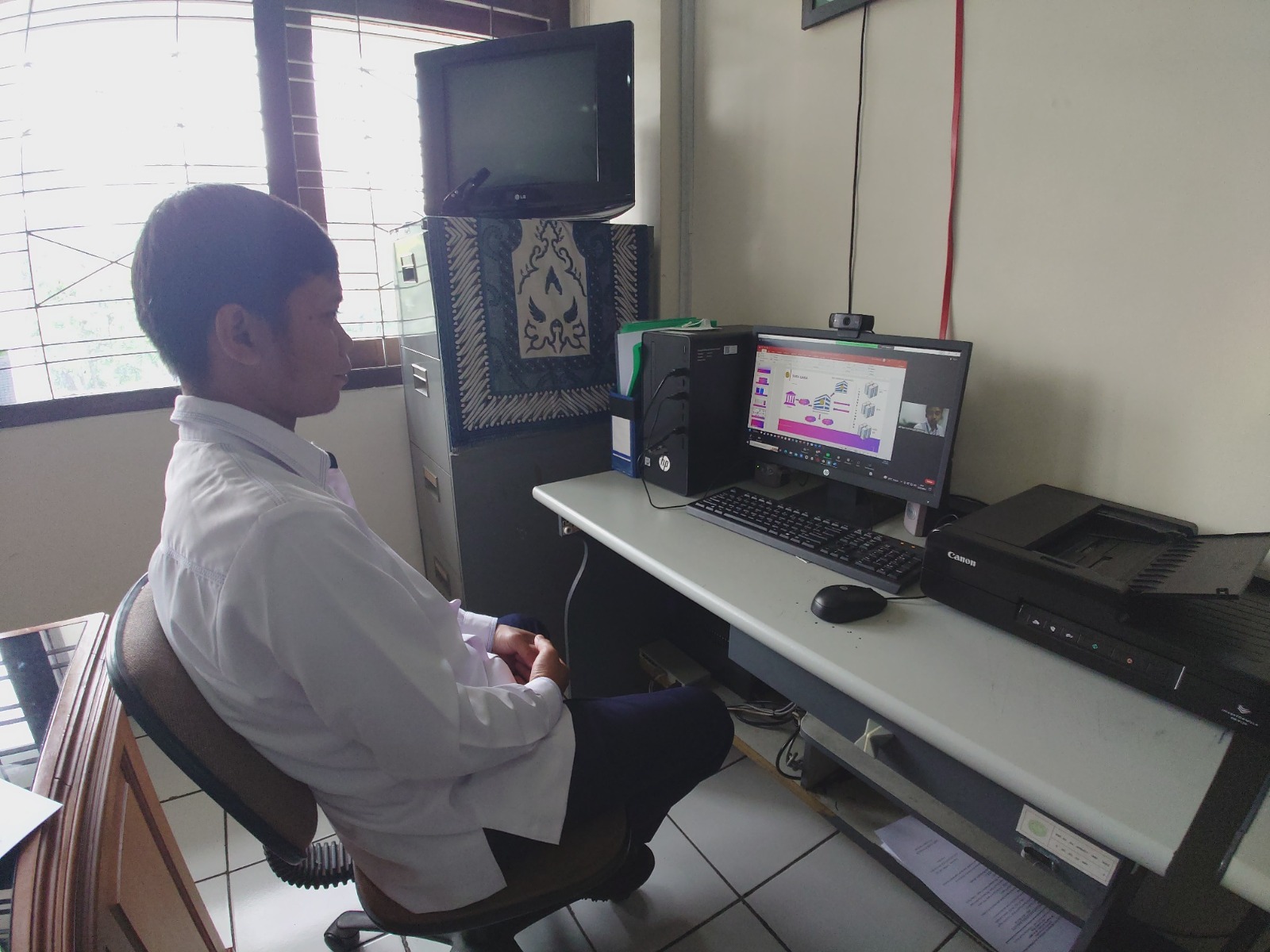 Kasubag Kepegawaian, Organisasi dan Tata Laksana Pengadilan Negeri Yogyakarta Mengikuti Sosialisasi Fitur Layanan Kepegawaian bagi Pejabat Fungsional