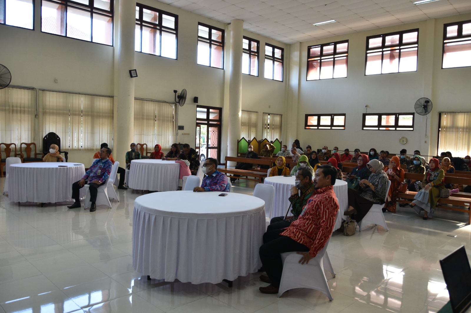 Pengantar Alih Tugas Hakim dan Purna Tugas Hakim Ad Hoc dan ASN Pengadilan Negeri Yogyakarta
