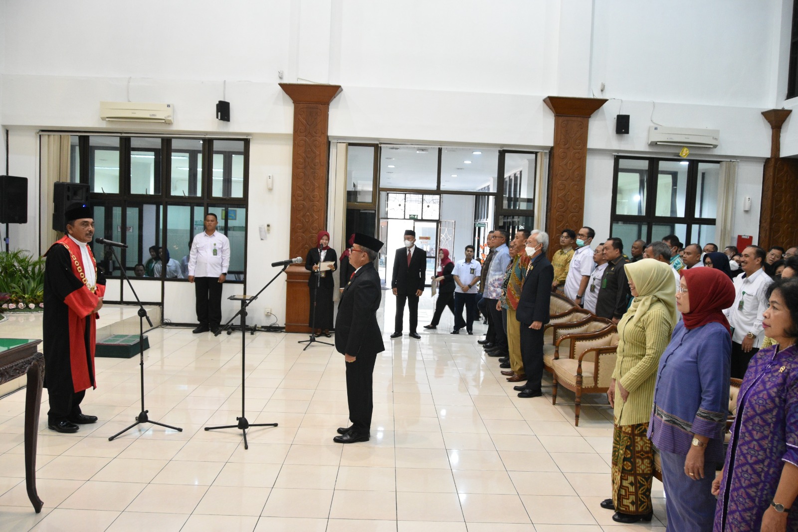 Ketua Pengadilan Negeri Yogyakarta Menghadiri Pelantikan dan Pengambilan Sumpah Jabatan Panitera Pengadilan Tinggi Yogyakarta