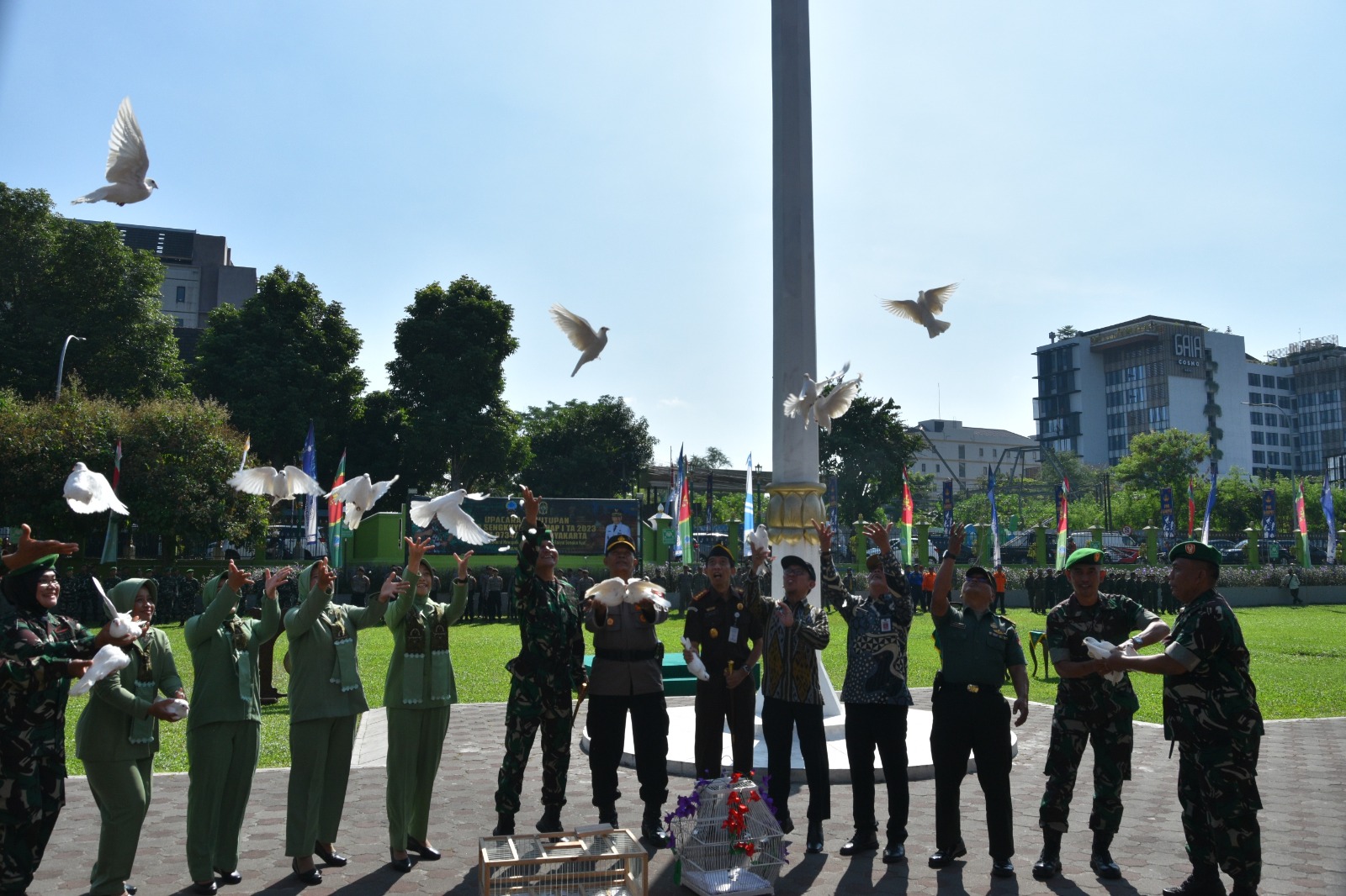 Ketua Pengadilan Negeri Yogyakarta Menghadiri Upacara Penutupan TNI Manunggal Membangun Desa (TMMD) Sengkuyung Tahap I Tahun 2023