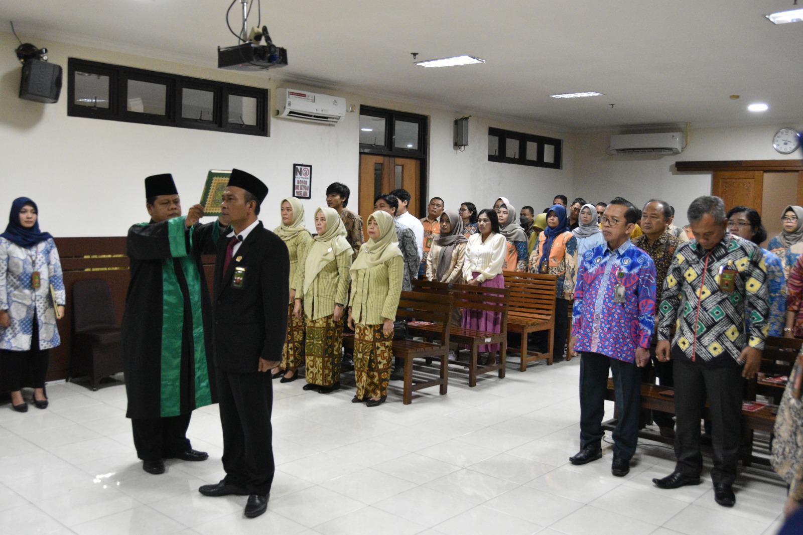 Ketua Pengadilan Negeri Yogyakarta Menghadiri Pelantikan dan Pengambilan Sumpah Jabatan Panitera Pengadilan Negeri Sleman