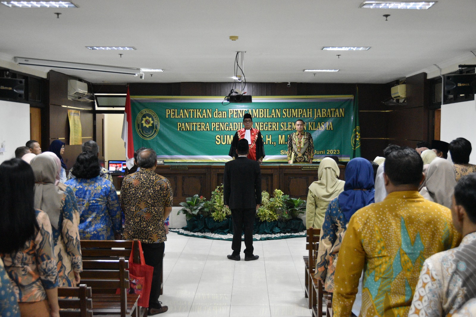 Ketua Pengadilan Negeri Yogyakarta Menghadiri Pelantikan dan Pengambilan Sumpah Jabatan Panitera Pengadilan Negeri Sleman