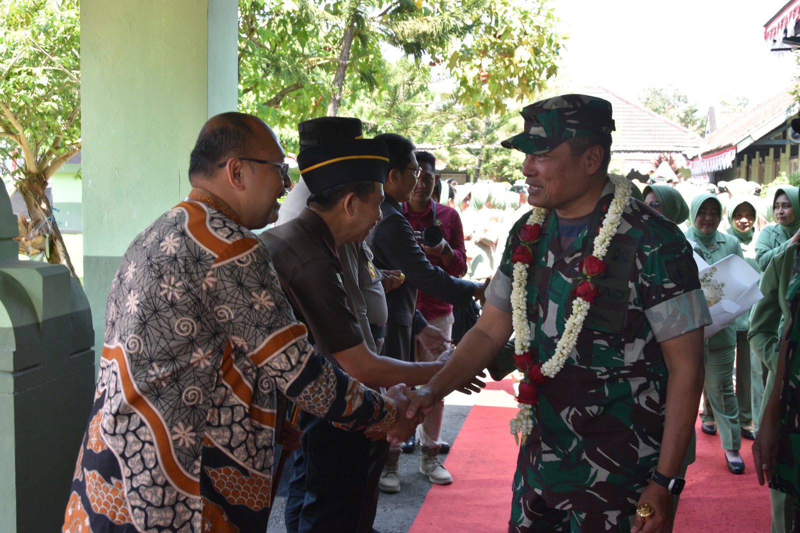 Hakim Pengadilan Negeri Yogyakarta Menghadiri Penyambutan Kunjungan Kerja Panglima Komando Daerah Militer IV/Diponegoro ke Kodim 0734/Kota Yogyakarta
