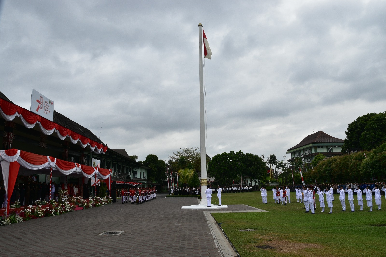 Ketua Pengadilan Negeri Yogyakarta Mengikuti Upacara Bendera HUT Kemerdekaan RI ke-78 Tahun 2023 di Balai Kota Yogyakarta