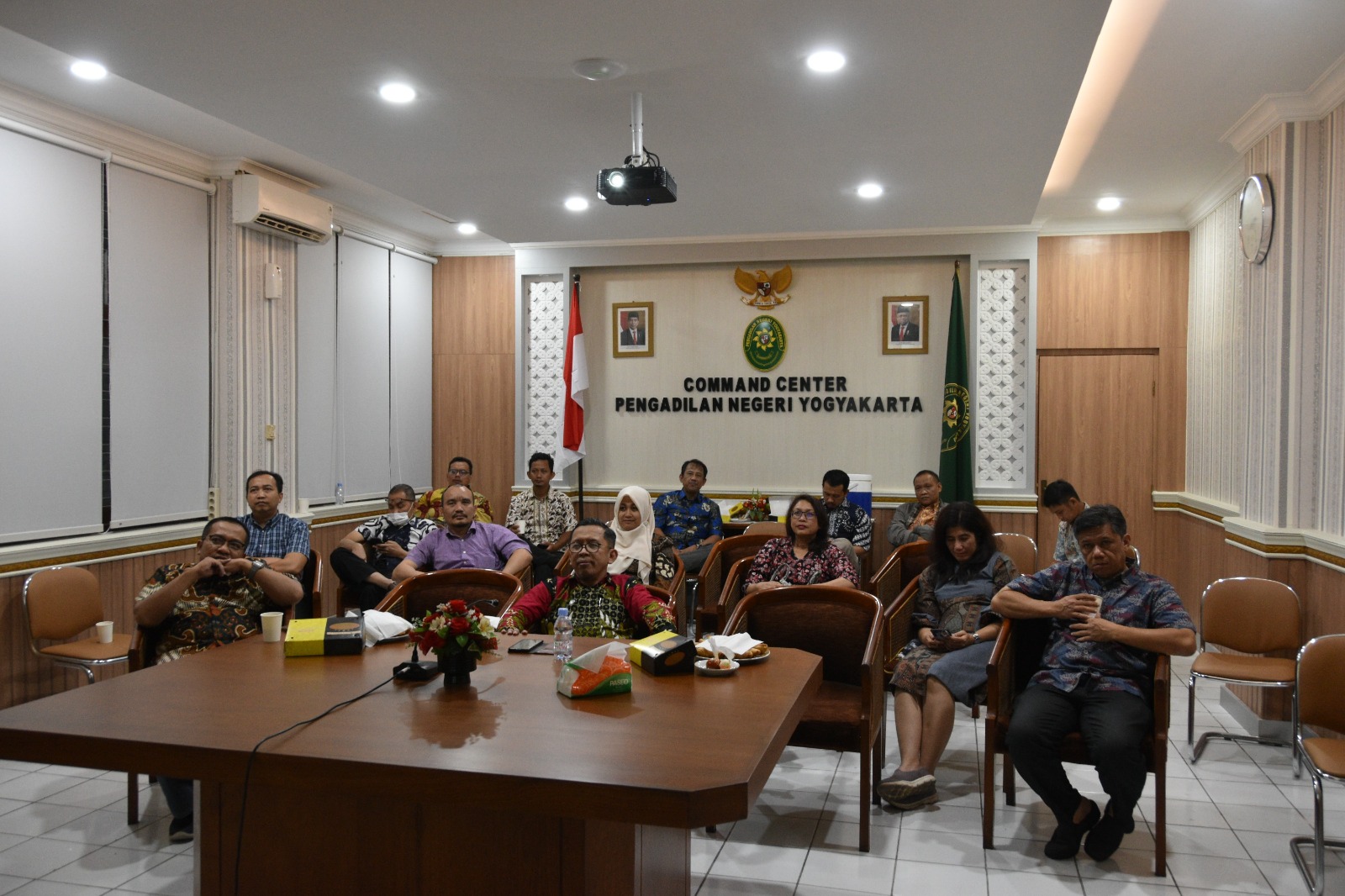 Pengadilan Negeri Yogyakarta Menonton bersama Pagelaran Wayang Kulit dalam Rangka Memperingati HUT Mahkamah Agung RI ke-78