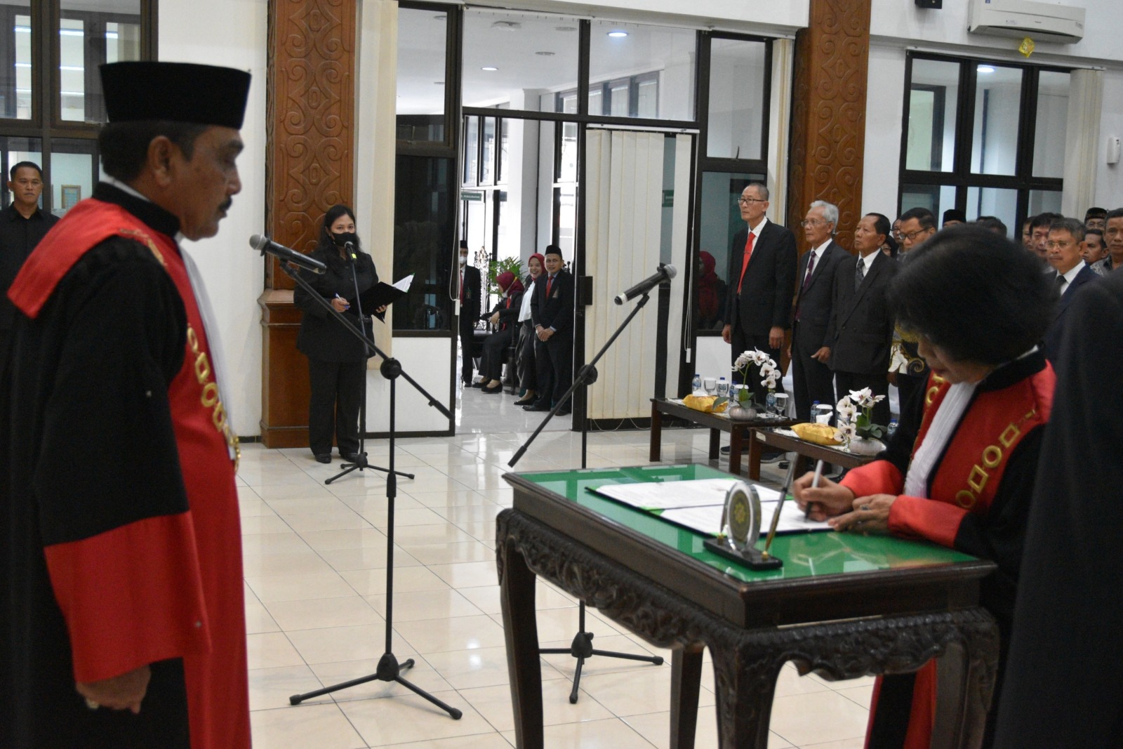 Ketua Pengadilan Negeri Yogyakarta Menghadiri Pelantikan dan Pengambilan Sumpah Jabatan Wakil Ketua Pengadilan Tinggi Yogyakarta