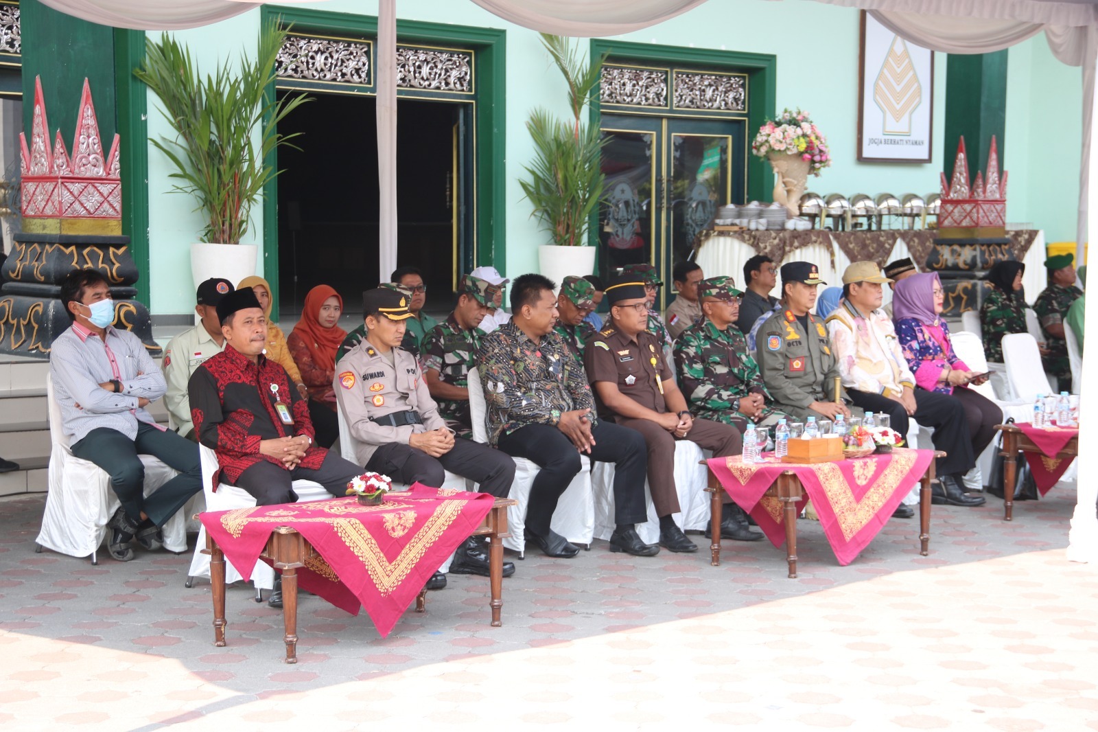 Panitera Muda Hukum Pengadilan Negeri Yogyakarta Menghadiri Upacara Penutupan TMMD Sengkuyung Tahap III Tahun 2023