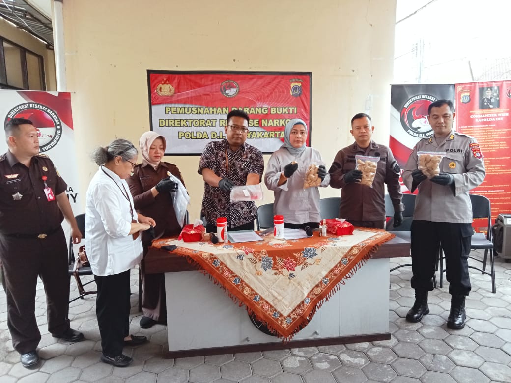 Panitera Muda Hukum Pengadilan Negeri Yogyakarta Hadir dalam Pemusnahan Barang Bukti Narkotika