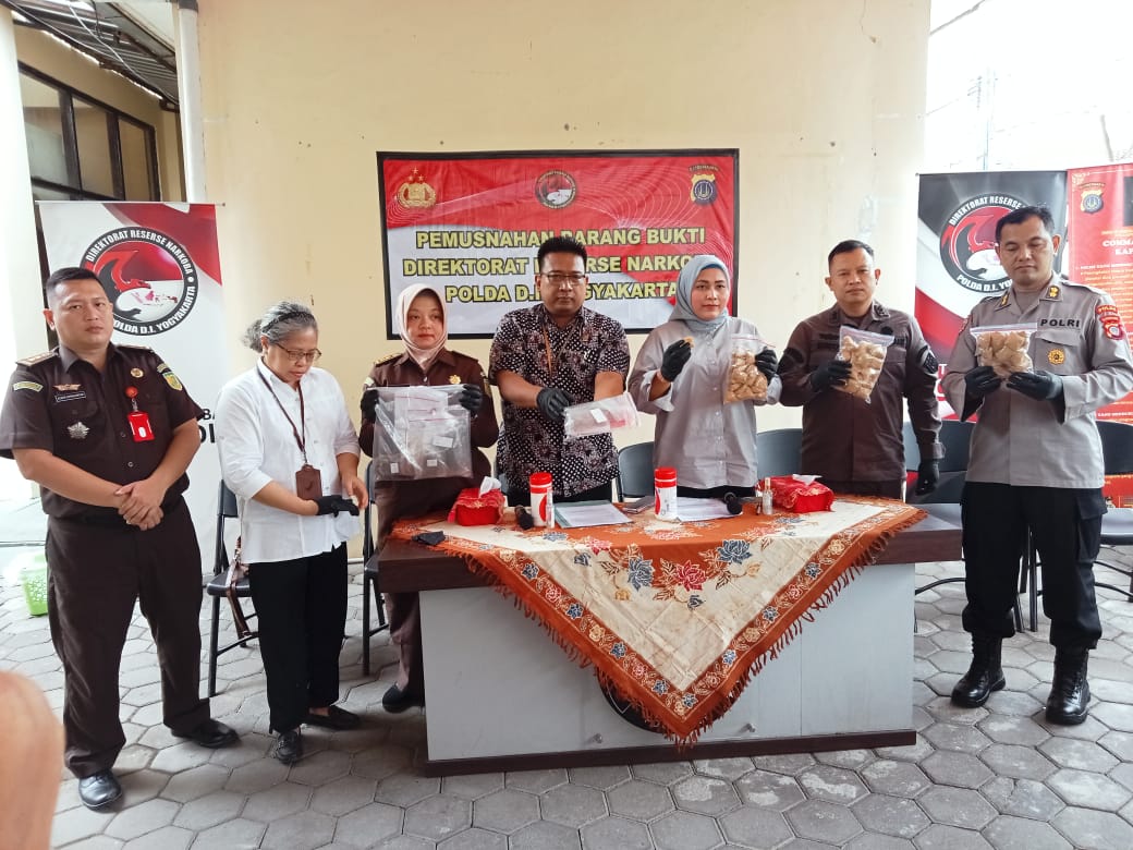 Panitera Muda Hukum Pengadilan Negeri Yogyakarta Hadir dalam Pemusnahan Barang Bukti Narkotika