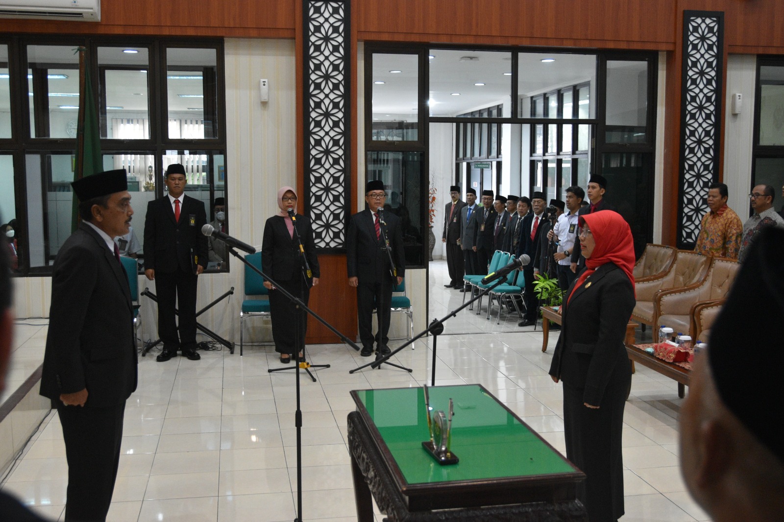 Ketua Pengadilan Negeri Yogyakarta Menghadiri Pelantikan dan Pengambilan Sumpah Jabatan Sekretaris Pengadilan Tinggi Yogyakarta