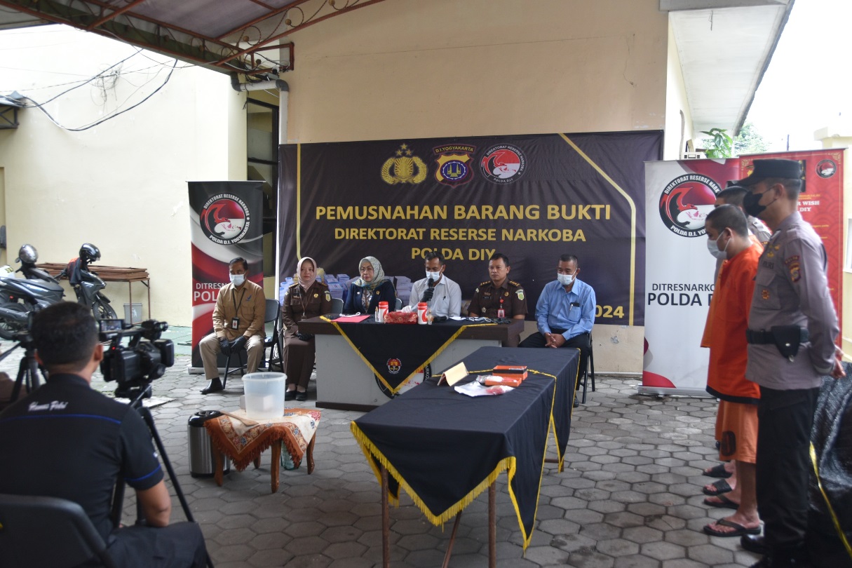 Ketua Pengadilan Negeri Yogyakarta Menghadiri Pemusnahan Barang Sitaan Narkotika Jenis Shabu