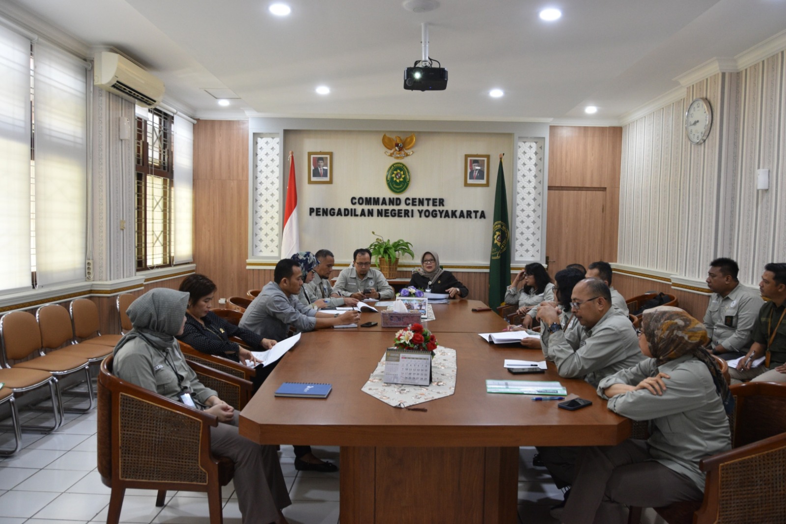 Rapat Monev Kedisiplinan dan TLHP Pengawasan Bidang April 2024 Pengadilan Negeri Yogyakarta