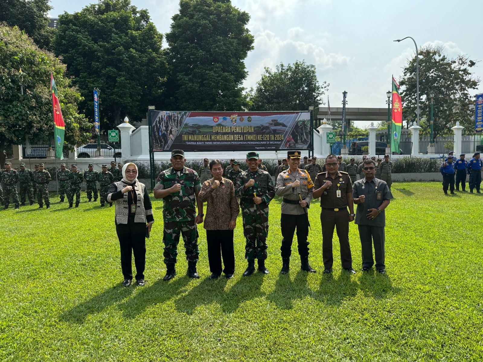 Ketua Pengadilan Negeri Yogyakarta Menghadiri Upacara Penutupan TMMD Sengkuyung Tahap II Tahun 2024