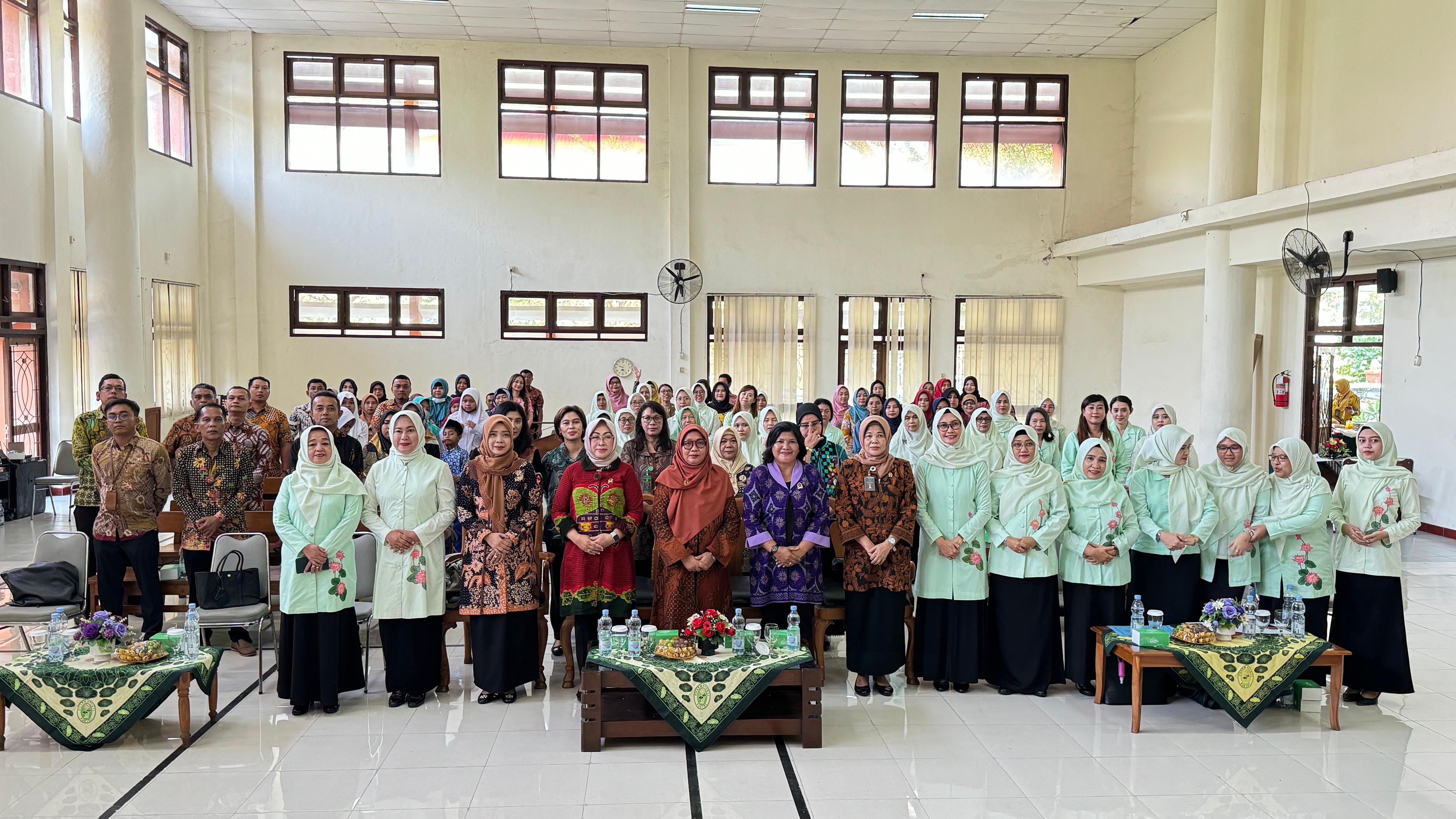 Penyerahan Bantuan Dana Beasiswa Dharmayukti Karini Cabang Yogyakarta