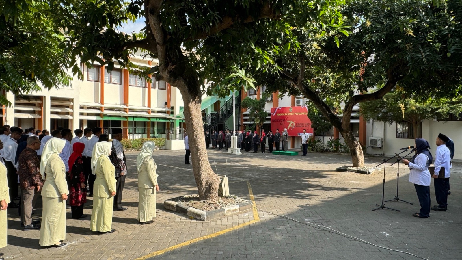 Pengadilan Negeri Yogyakarta Melaksanakan Upacara Peringatan HUT Mahkamah Agung RI ke-79