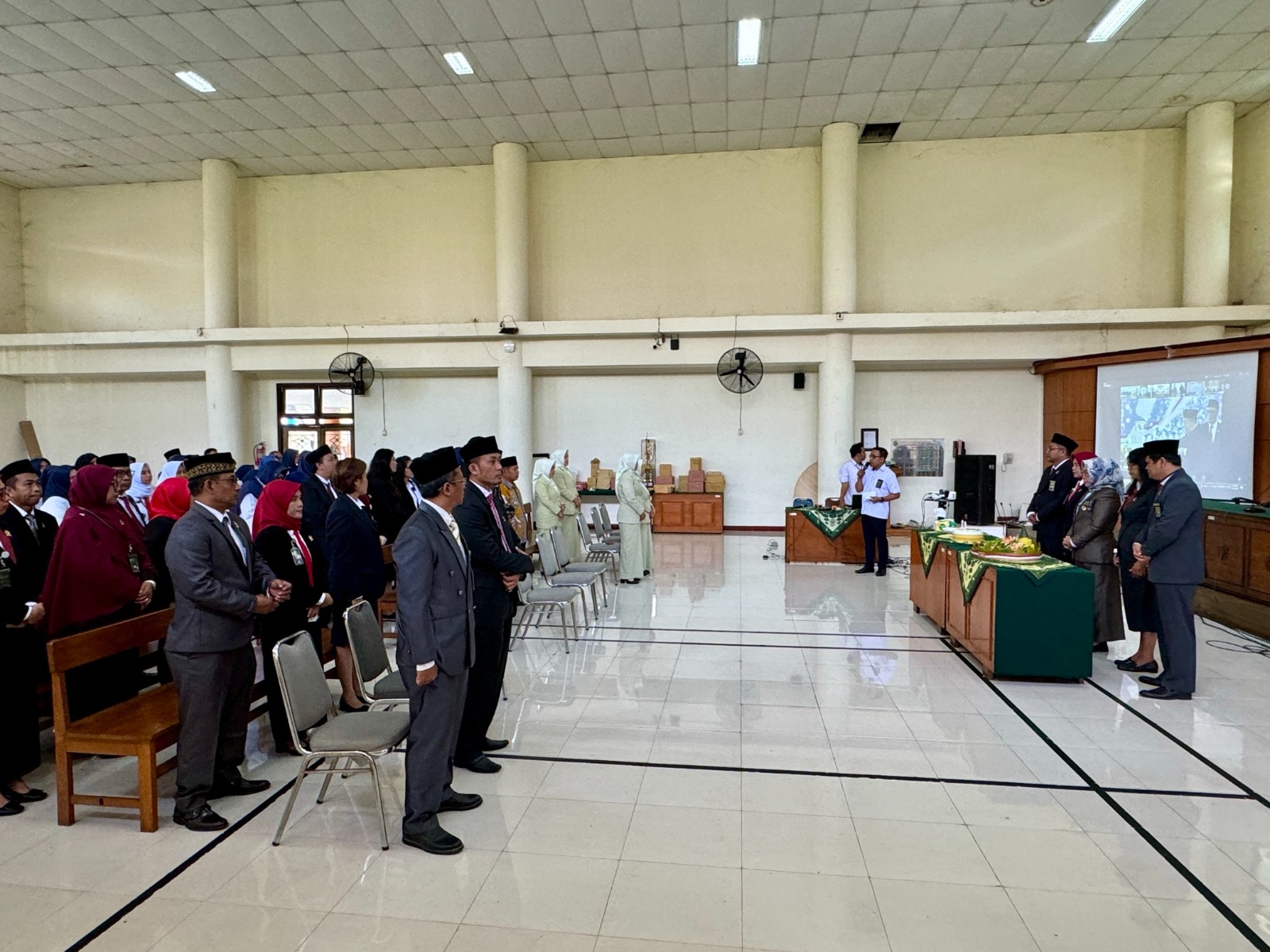 Pengadilan Negeri Yogyakarta Mengadakan Tasyakuran Pemotongan Tumpeng dalam rangka Memperingati HUT Mahkamah Agung RI ke-79