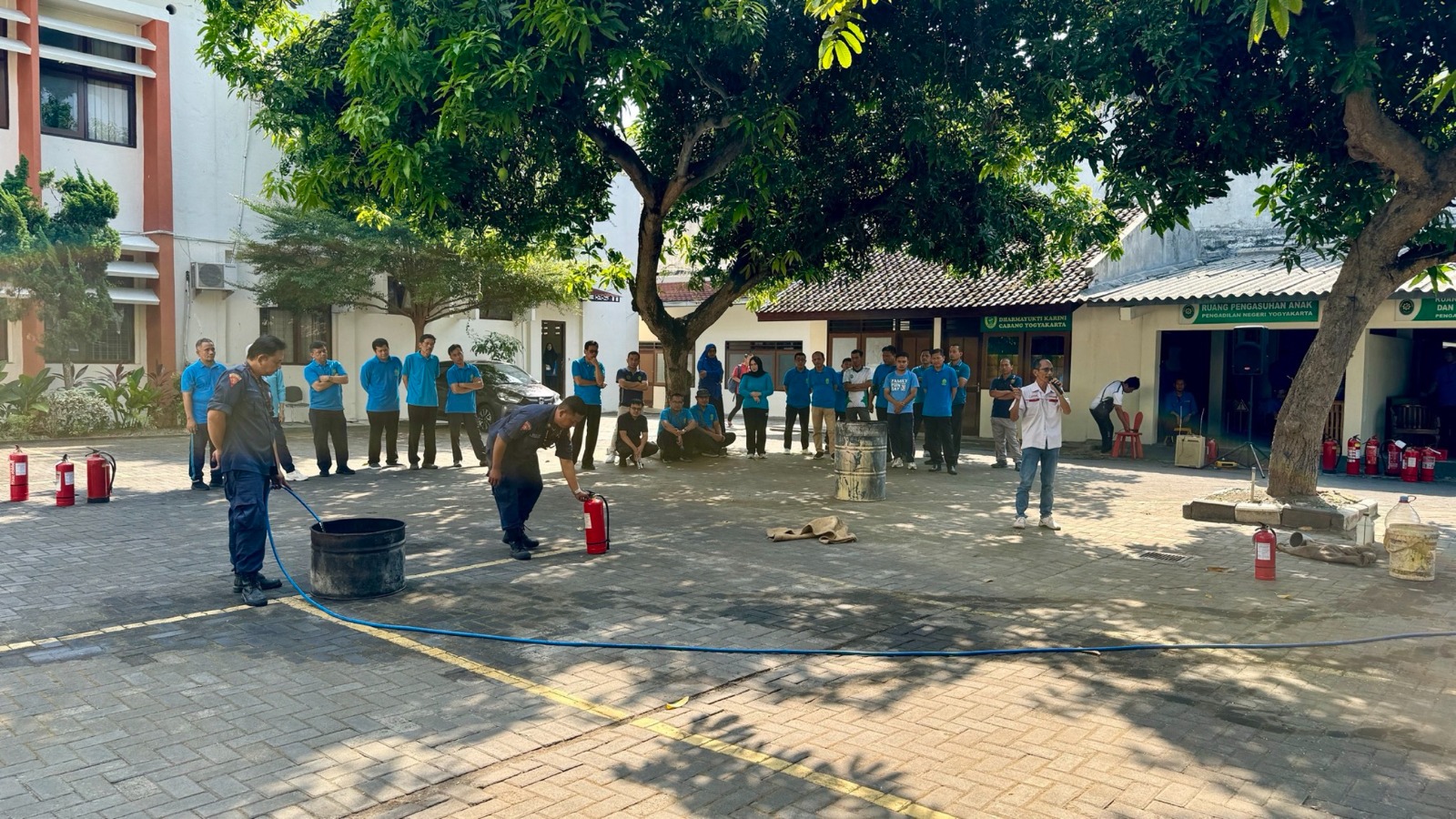 Sarapan Pagi bersama dan Simulasi Pemadam Kebakaran Pengadilan Negeri Yogyakarta