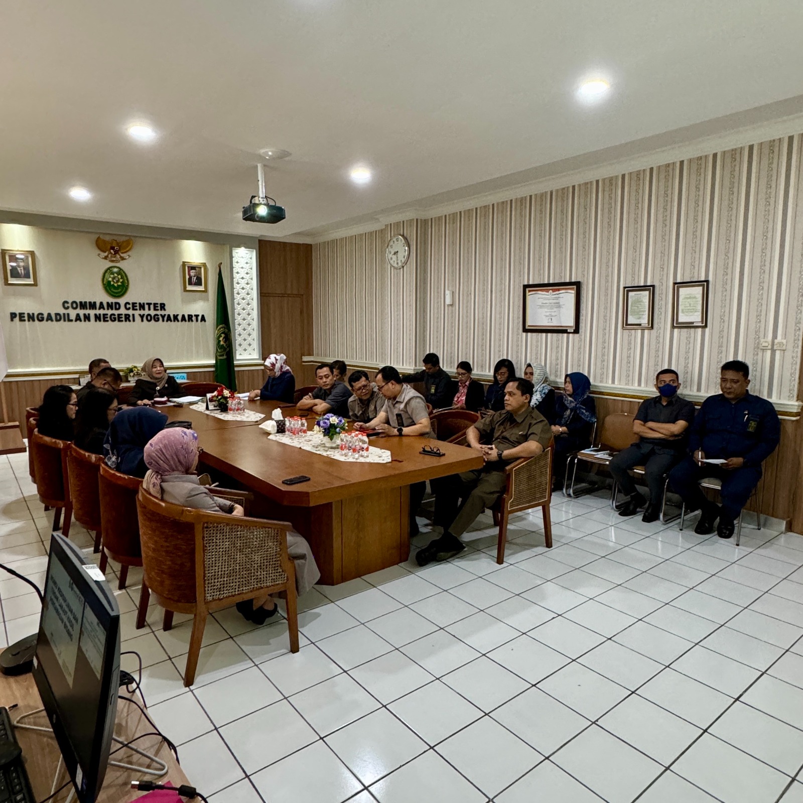 Rapat Monev Kedisiplinan dan TLHP Pengawasan Bidang Bulan Agustus 2024 Pengadilan Negeri Yogyakarta 