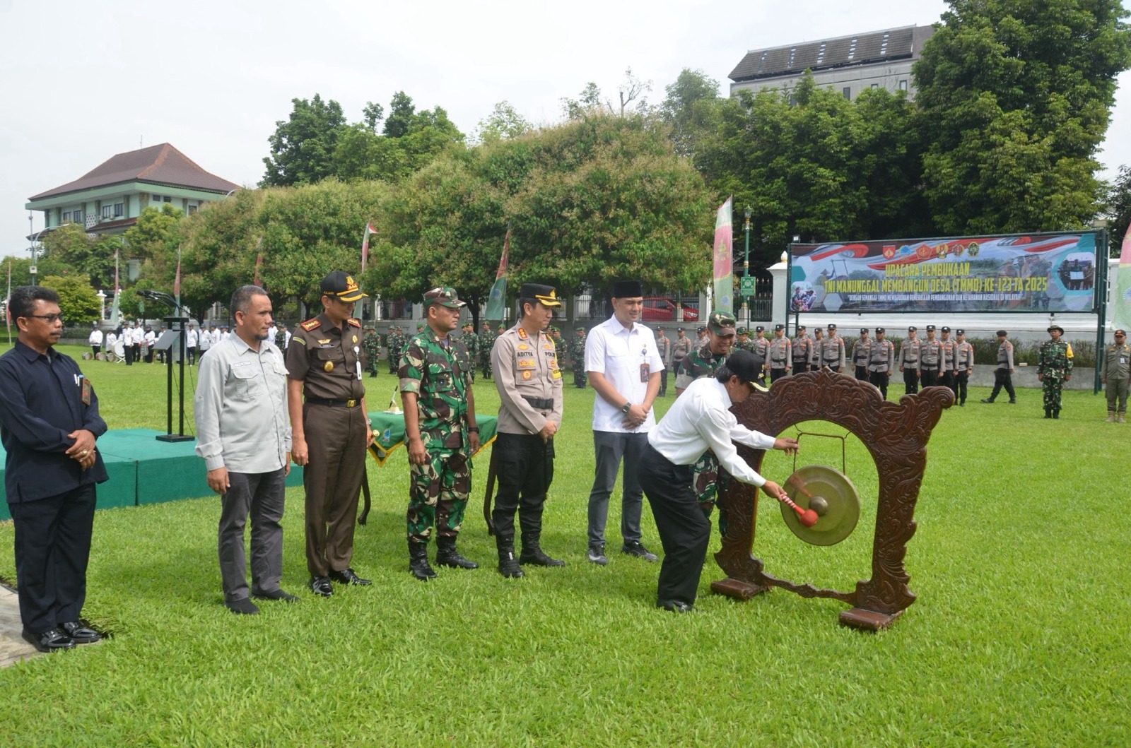 Sekretaris Pengadilan Negeri Yogyakarta Menghadiri Upacara Pembukaan TMMD Sengkuyung Tahap I Tahun 2025