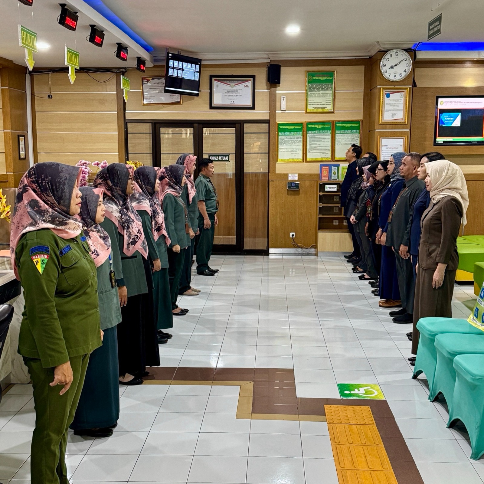 Apel Pagi Rutin Petugas PTSP 25 Februari 2025