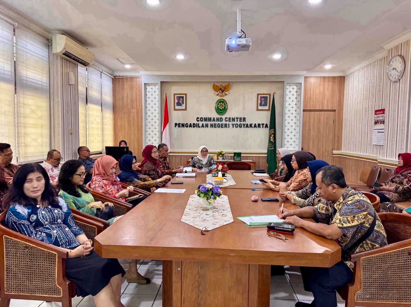 Rapat Monev Kedisiplinan dan TLHP Pengawasan Bidang Bulan Maret 2025 Pengadilan Negeri Yogyakarta
