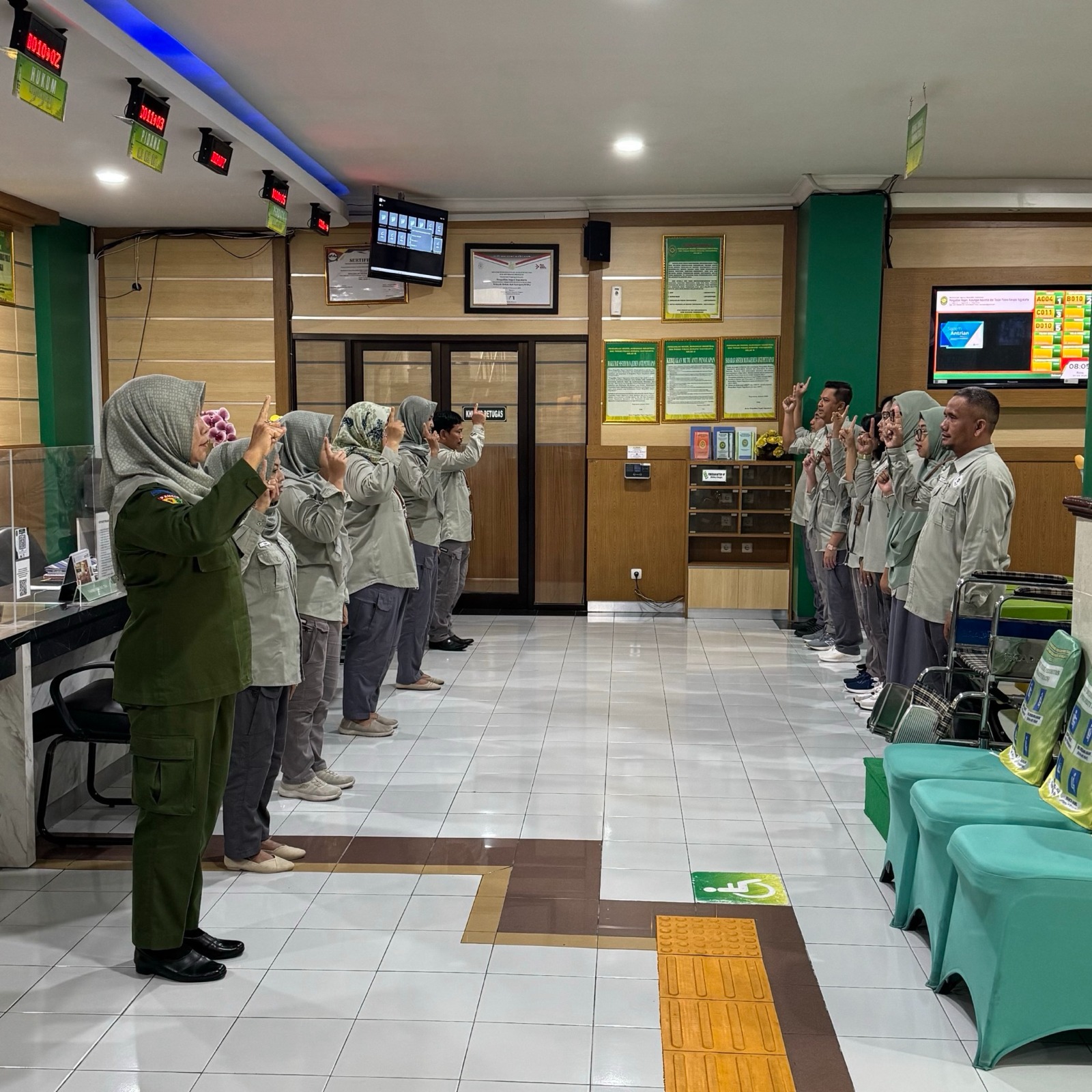 Apel Pagi Rutin Petugas PTSP 30 April 2025