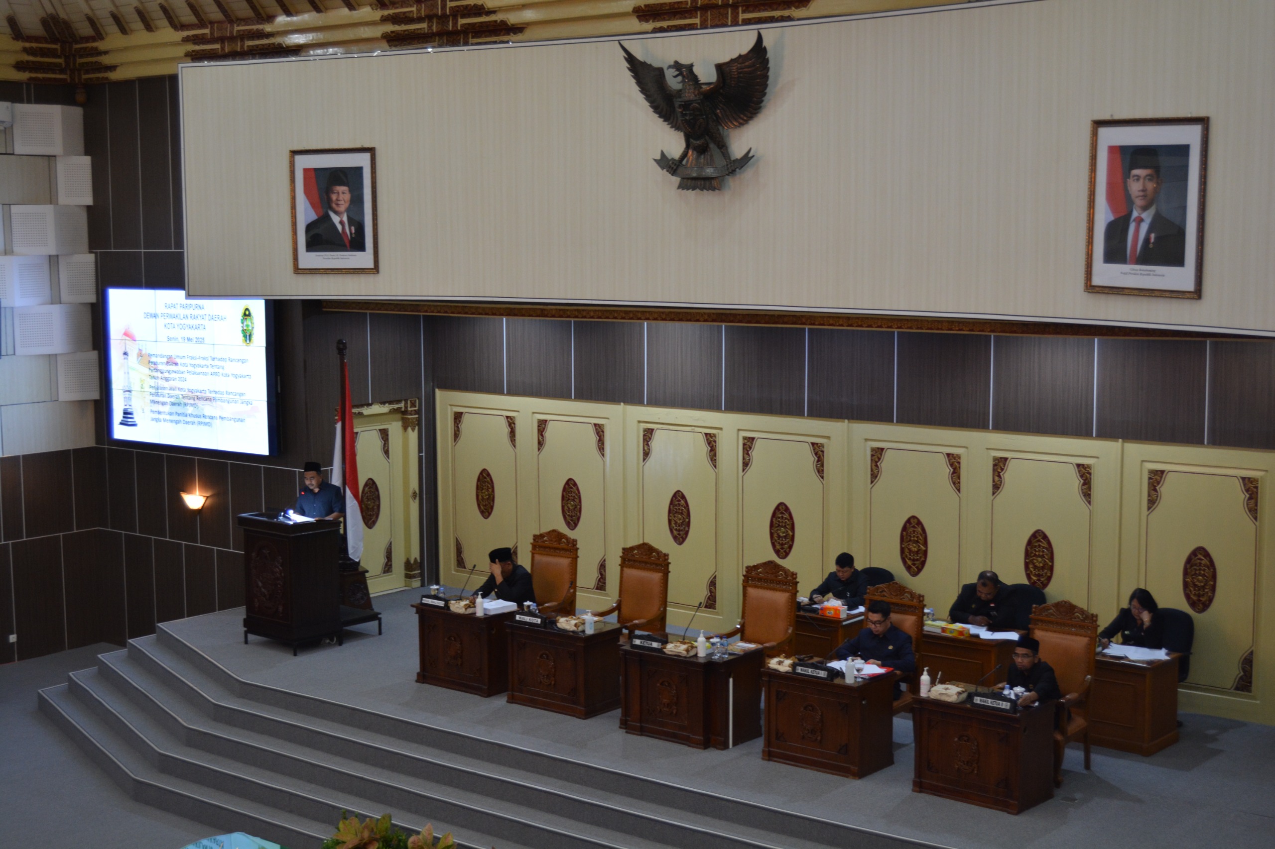 Panitera Muda Hukum Pengadilan Negeri Yogyakarta Menghadiri Rapat Paripurna DPRD Kota Yogyakarta