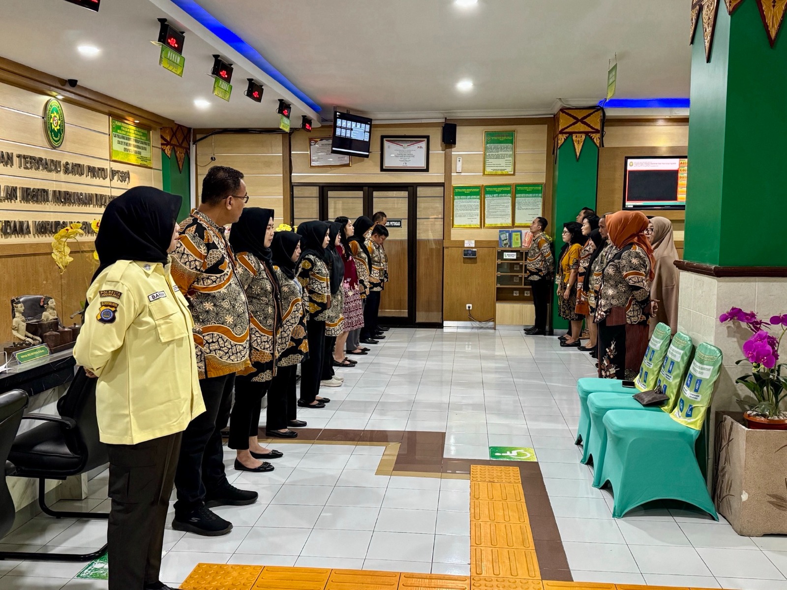 Apel Pagi Rutin dan Monev Petugas PTSP 22 Mei 2025