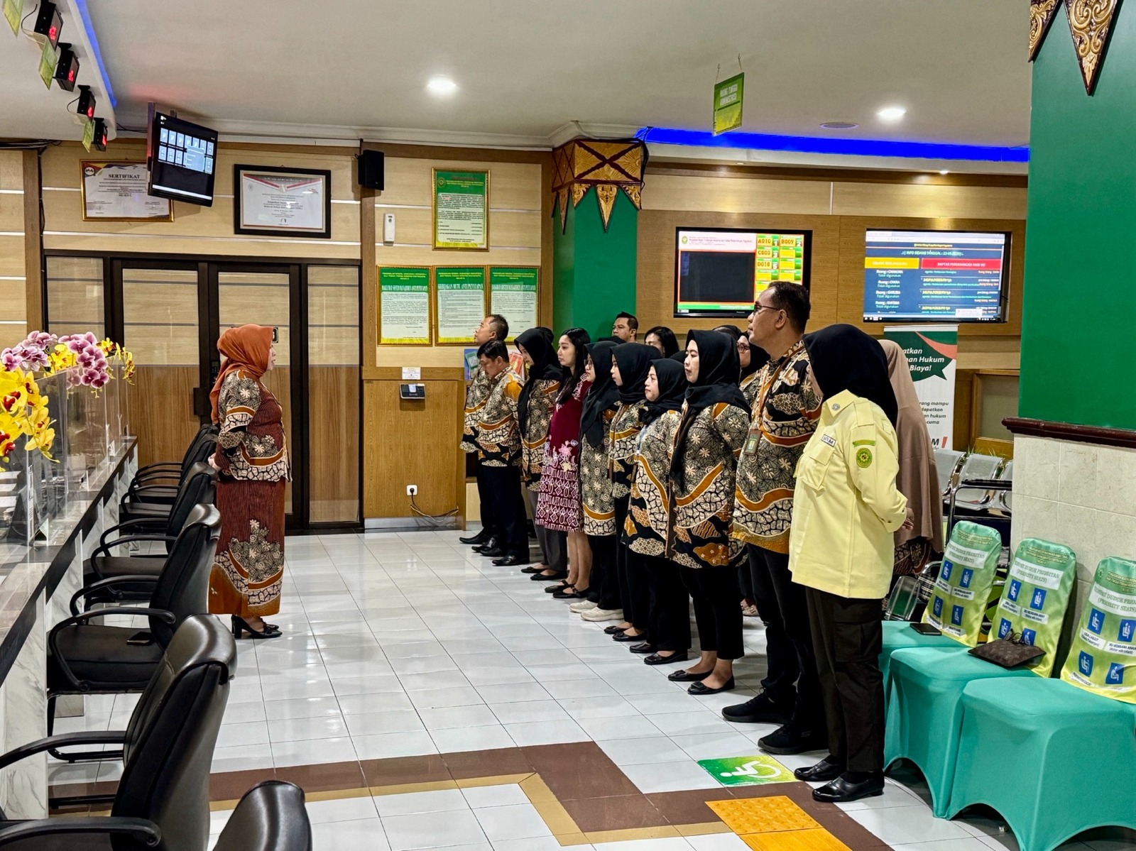 Apel Pagi Rutin dan Monev Petugas PTSP 22 Mei 2025