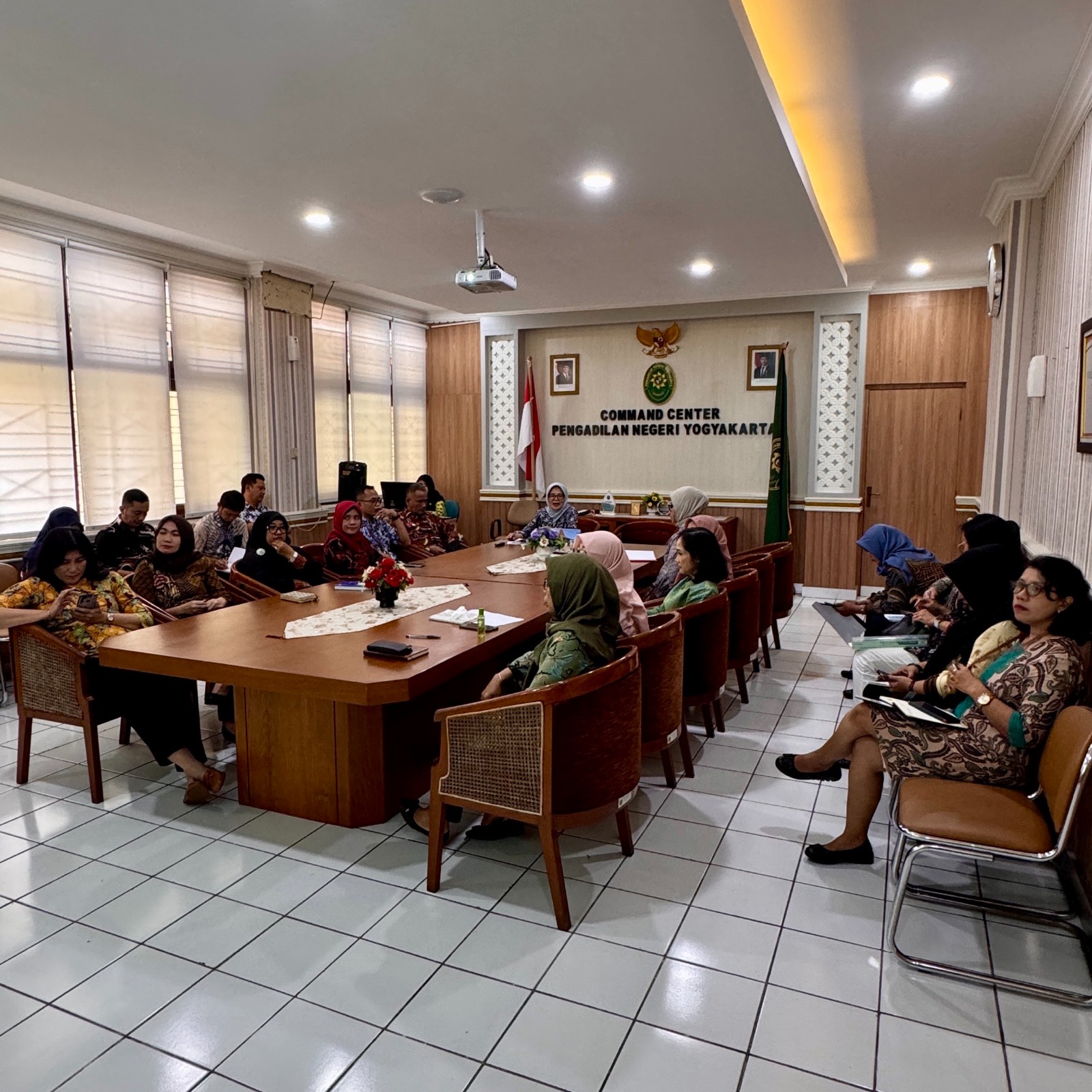 Rapat Monev Kedisiplinan dan TLHP Pengawasan Bidang Bulan April 2025 Pengadilan Negeri Yogyakarta